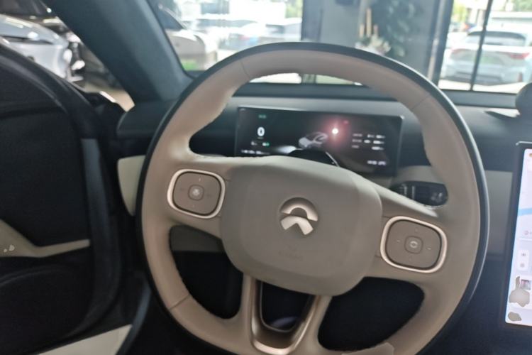 Used Nio ET5 2022 75 kWh Steering Wheel