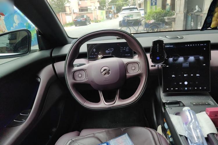 Used Nio ET5 2022 75 kWh Steering Wheel