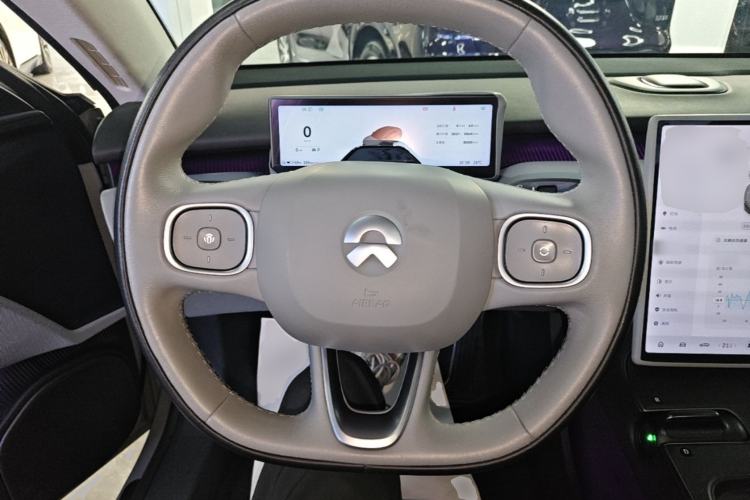 Used Nio ET5 2022 75 kWh Steering Wheel