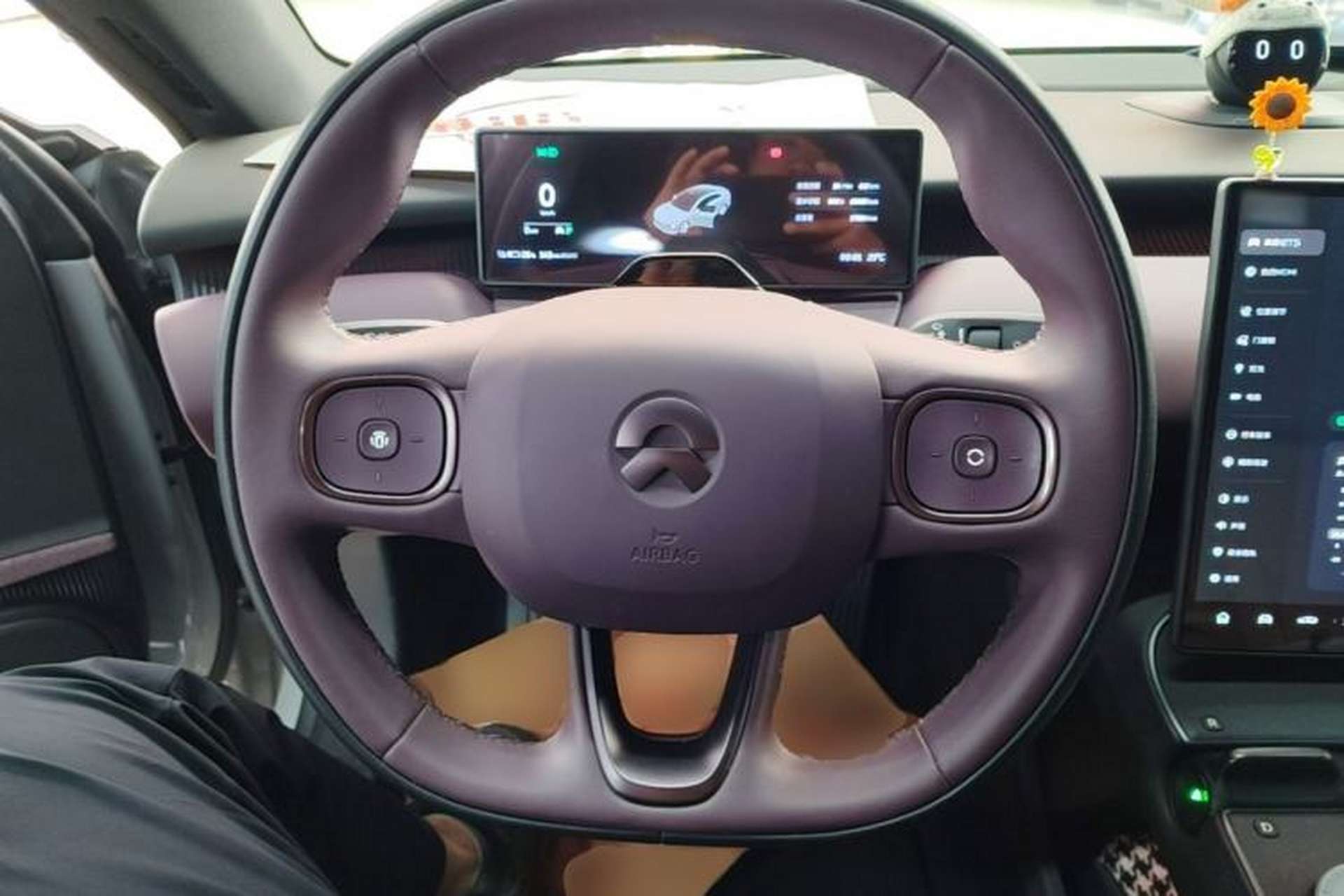 Used Nio ET5 2022 75 kWh Steering Wheel