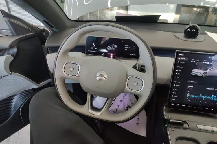 Used Nio ET5 2022 75 kWh Steering Wheel