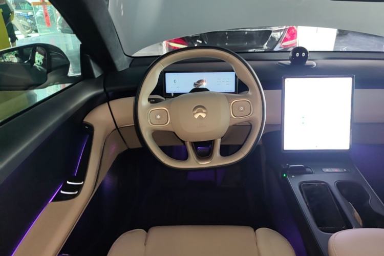 Used Nio ET5 2022 75 kWh Steering Wheel