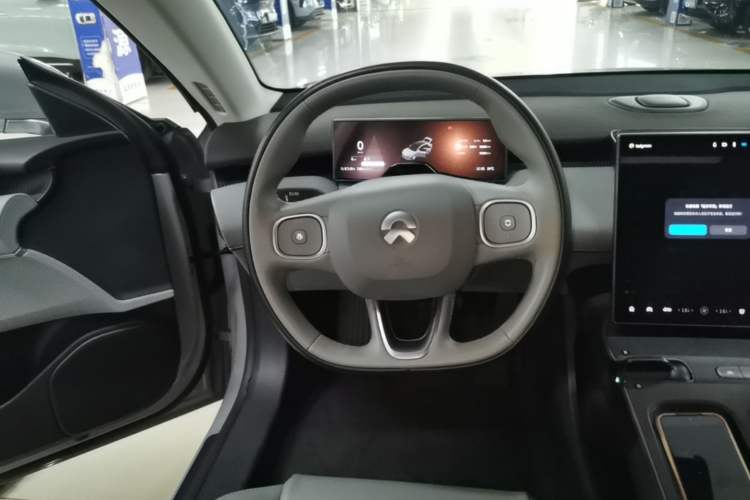 Used Nio ET5 2022 75 kWh Steering Wheel