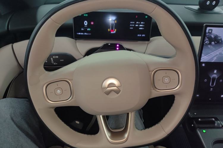 Used Nio ET5 2022 75 kWh Steering Wheel