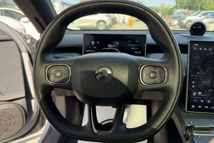 Used Nio ET5 2022 75 kWh Steering Wheel