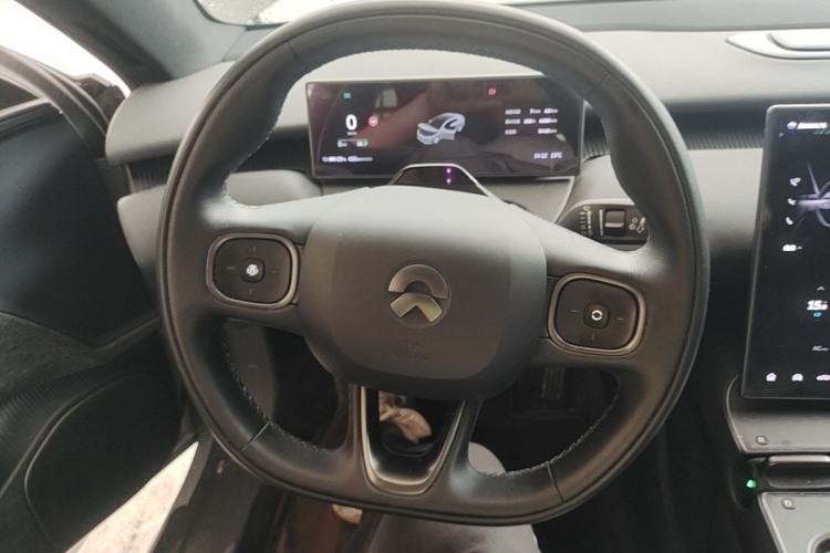 Used Nio ET5 2022 75 kWh Steering Wheel