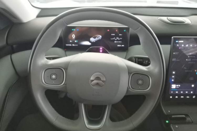 Used Nio ET5 2022 75 kWh Steering Wheel