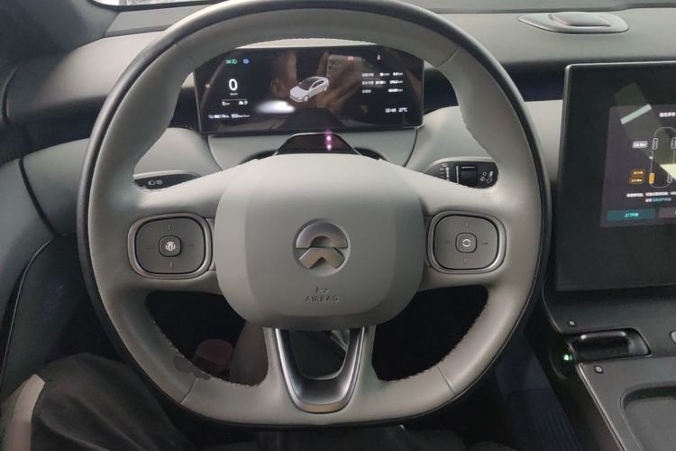 Used Nio ET5 2022 75 kWh Steering Wheel