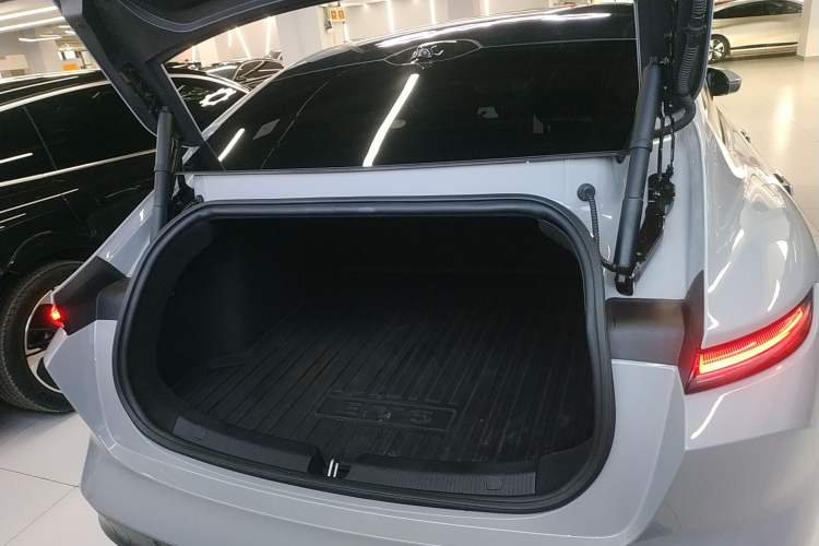 Used Nio ET5 2022 75 kWh Trunk