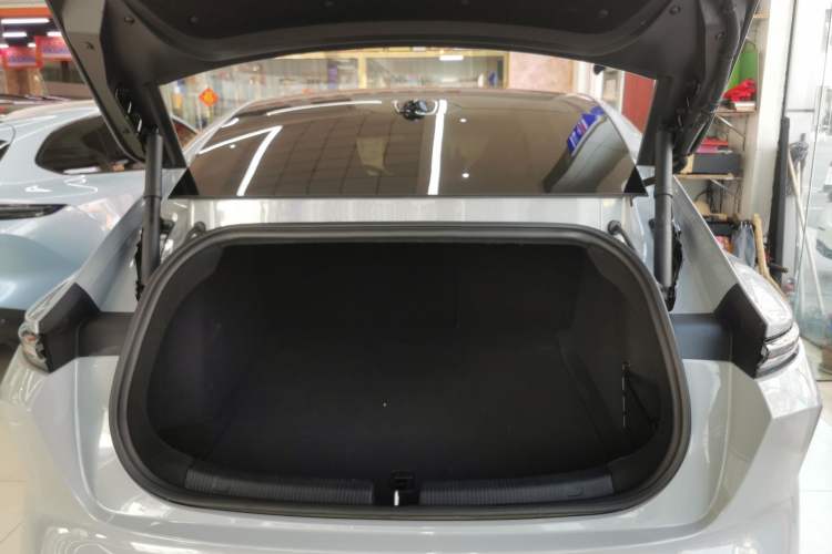 Used Nio ET5 2022 75 kWh Trunk
