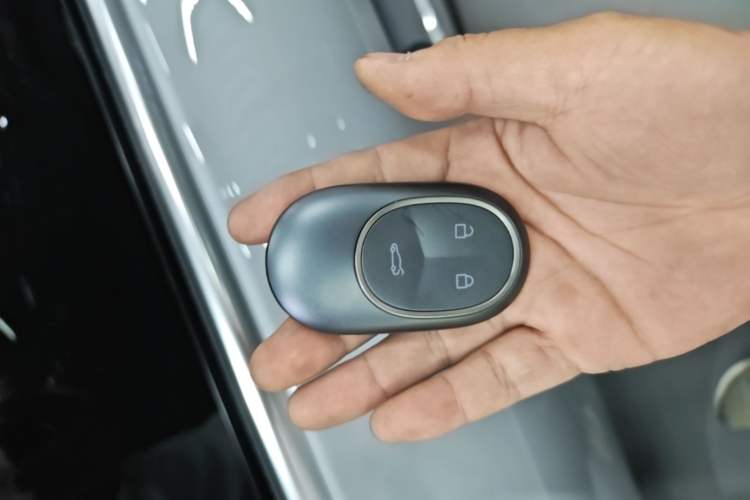 Used Nio ET5 2022 75 kWh Vehicle Key
