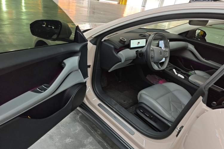 Used Nio ET5 2022 75 kWh Driver Seat