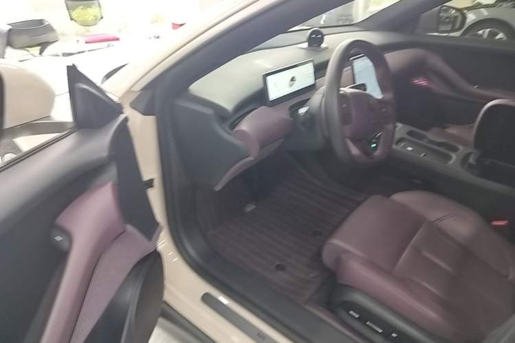 Used Nio ET5 2022 75 kWh Driver Seat