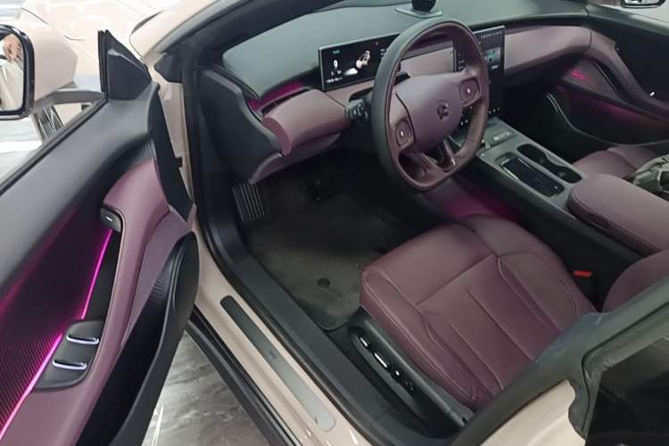 Used Nio ET5 2022 75 kWh Driver Seat