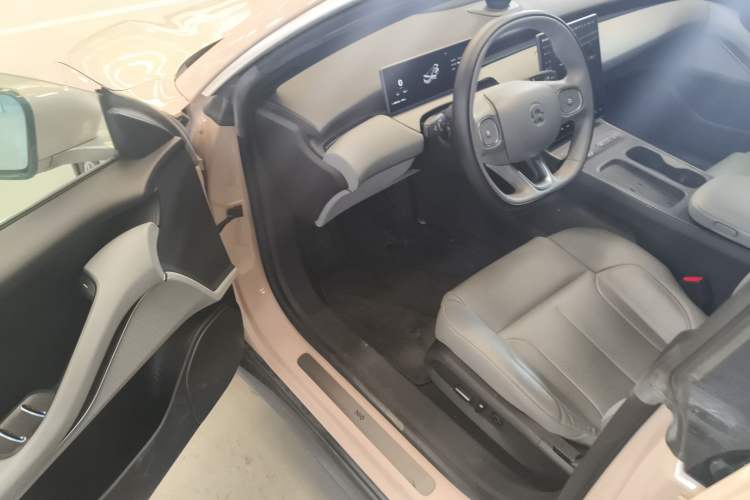 Used Nio ET5 2022 75 kWh Driver Seat