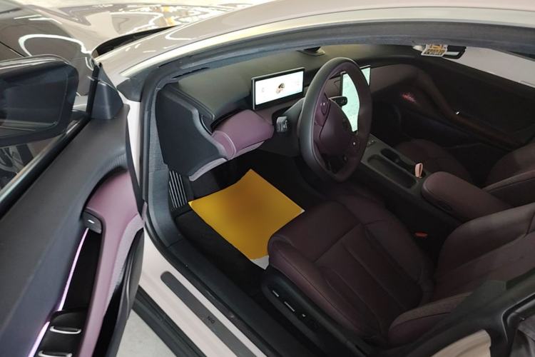 Used Nio ET5 2022 75 kWh Driver Seat