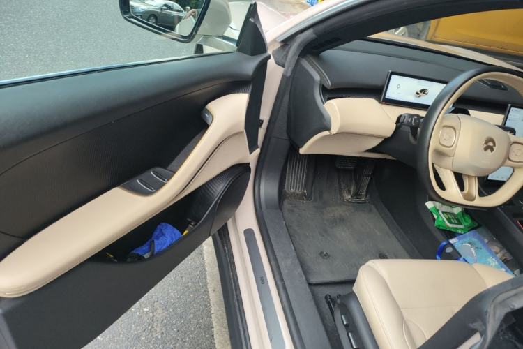 Used Nio ET5 2022 75 kWh Driver Seat