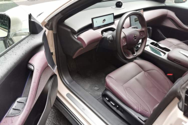Used Nio ET5 2022 75 kWh Driver Seat