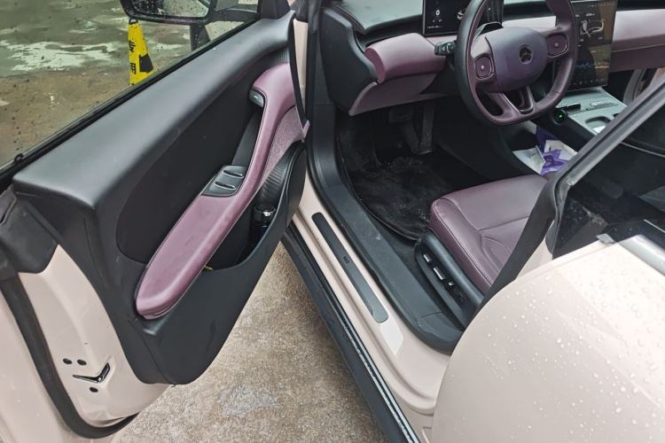 Used Nio ET5 2022 75 kWh Driver Seat