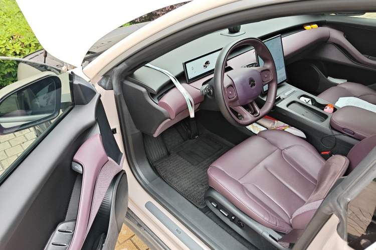 Used Nio ET5 2022 75 kWh Driver Seat