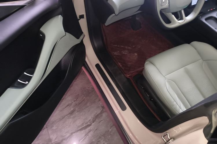 Used Nio ET5 2022 75 kWh Driver Seat