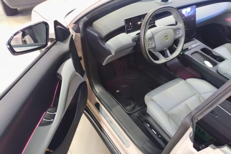 Used Nio ET5 2022 75 kWh Driver Seat