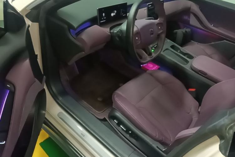 Used Nio ET5 2022 75 kWh Driver Seat