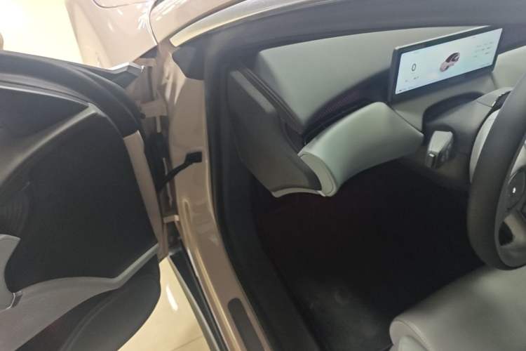 Used Nio ET5 2022 75 kWh Driver Seat