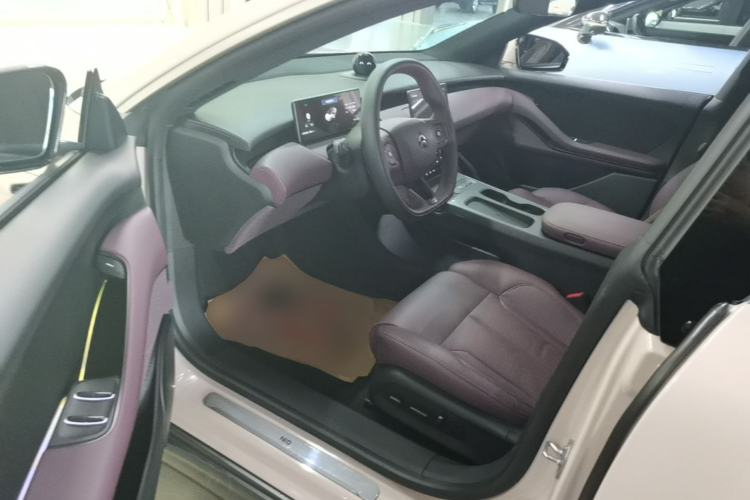 Used Nio ET5 2022 75 kWh Driver Seat
