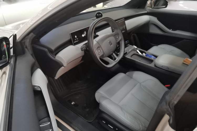 Used Nio ET5 2022 75 kWh Driver Seat