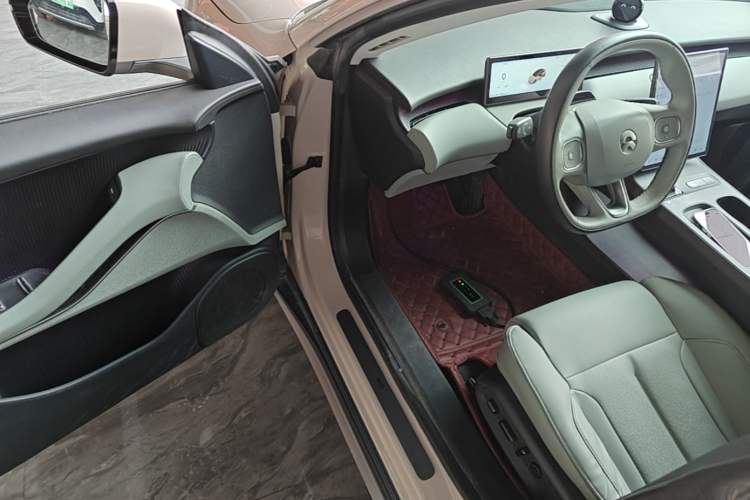 Used Nio ET5 2022 75 kWh Driver Seat