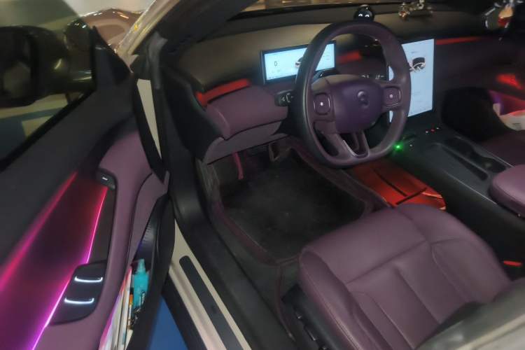 Used Nio ET5 2022 75 kWh Driver Seat