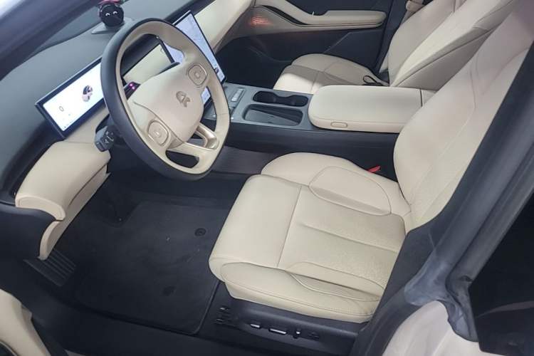 Used Nio ET5 2022 75 kWh Driver Seat