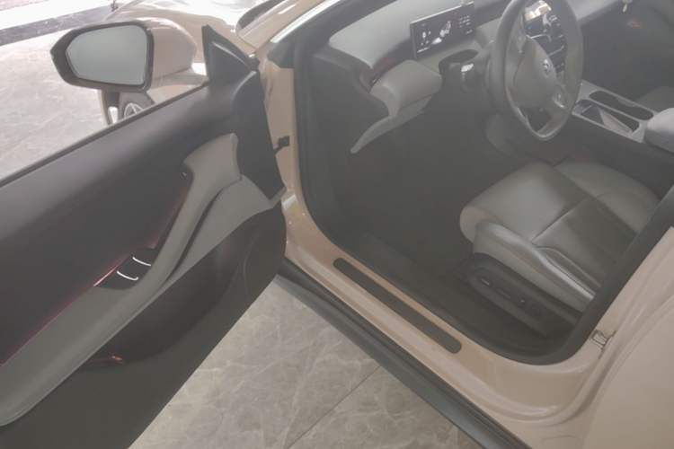 Used Nio ET5 2022 75 kWh Driver Seat