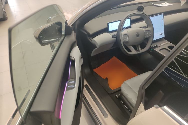 Used Nio ET5 2022 75 kWh Driver Seat