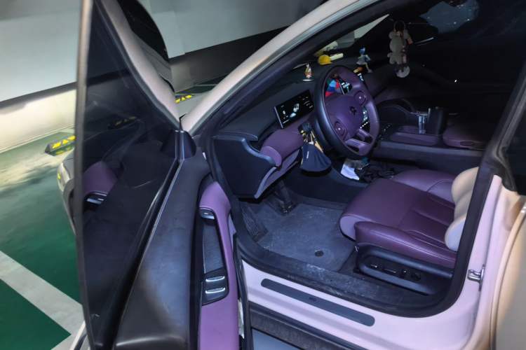 Used Nio ET5 2022 75 kWh Driver Seat