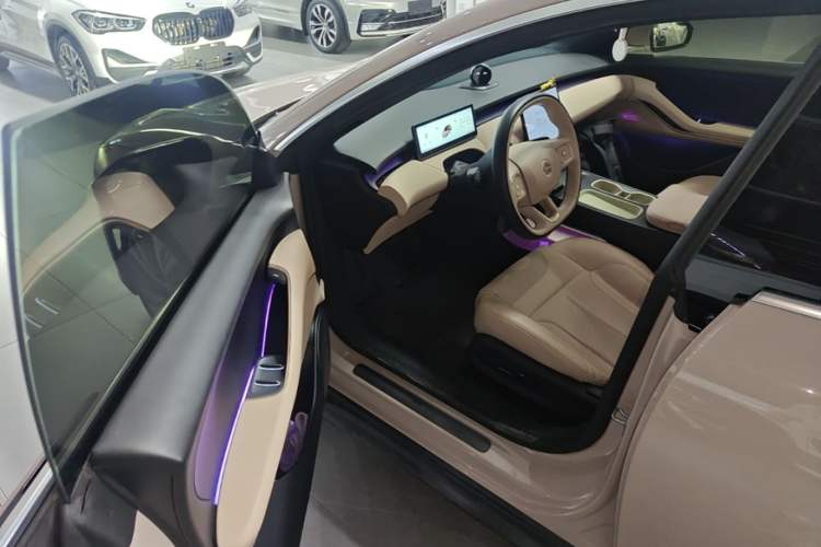 Used Nio ET5 2022 75 kWh Driver Seat