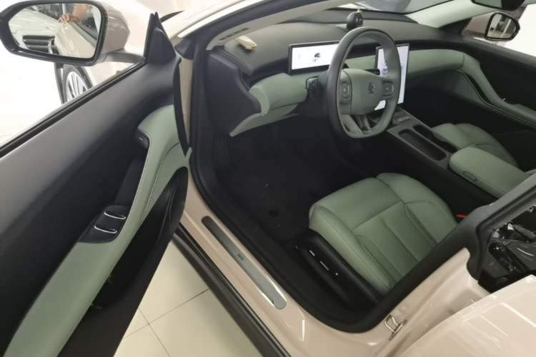 Used Nio ET5 2022 75 kWh Driver Seat