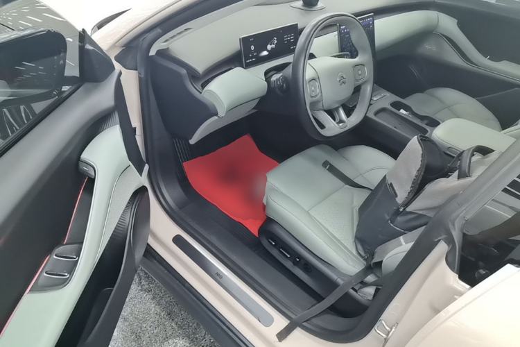 Used Nio ET5 2022 75 kWh Driver Seat