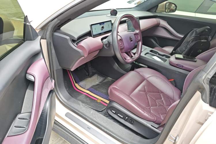 Used Nio ET5 2022 75 kWh Driver Seat