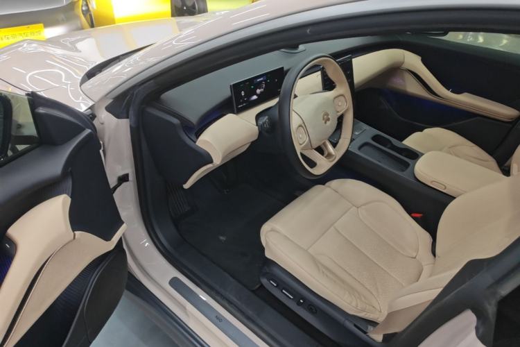 Used Nio ET5 2022 75 kWh Driver Seat