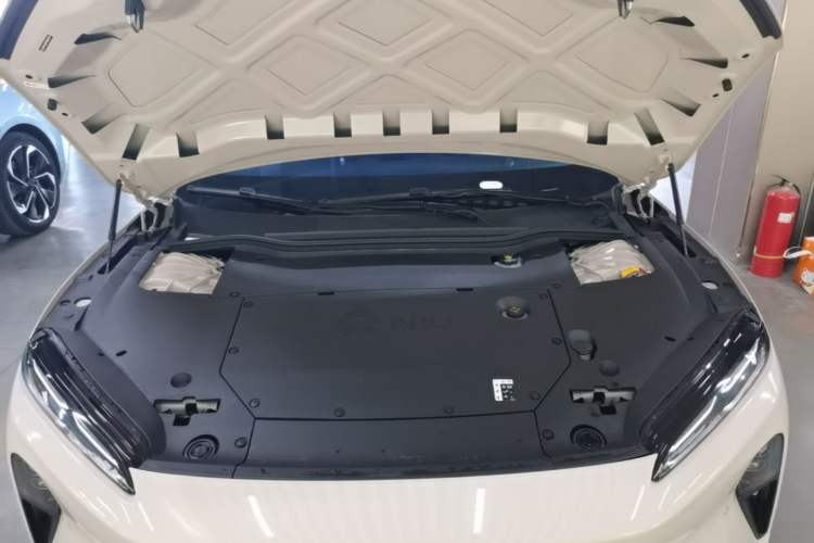 Used Nio ET5 2022 75 kWh Engine Bay
