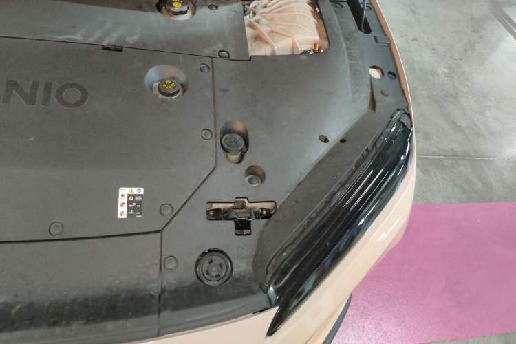 Used Nio ET5 2022 75 kWh Engine Bay Left