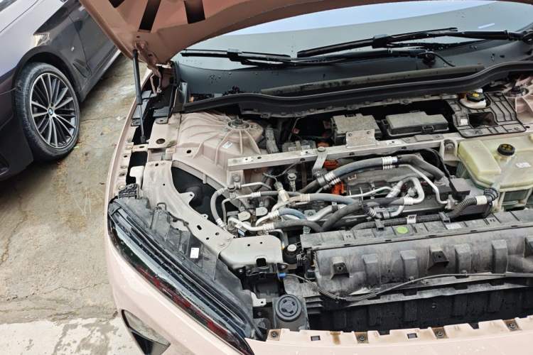 Used Nio ET5 2022 75 kWh Engine Bay Right