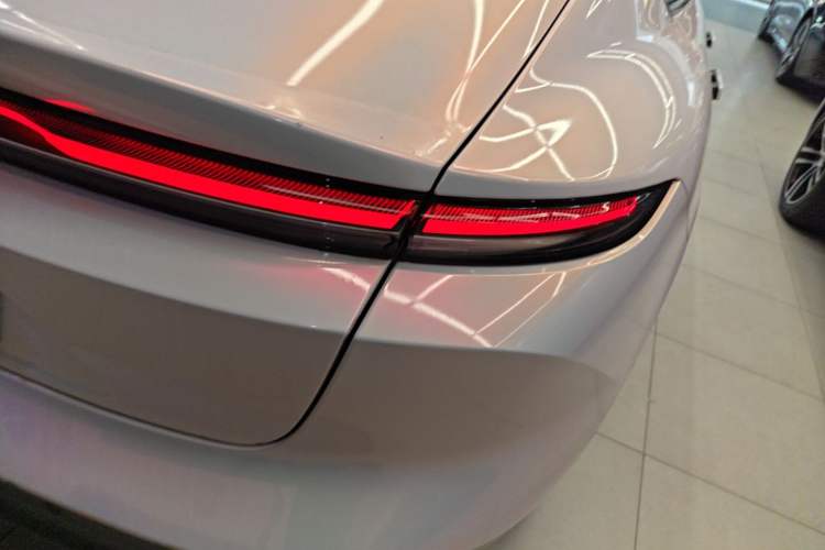 Used Nio ET5 2022 75 kWh Exterior 3