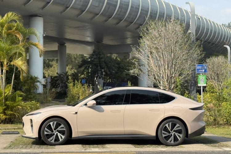 Used Nio ET5 2022 75 kWh Exterior 6