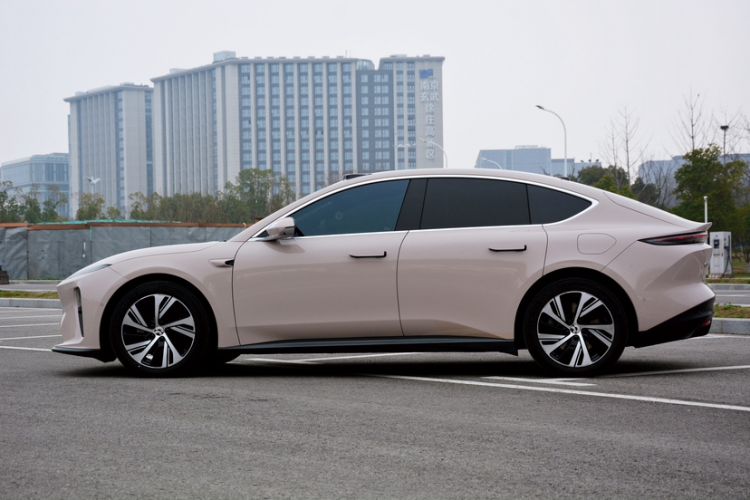 Used Nio ET5 2022 75 kWh Exterior 8