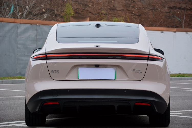 Used Nio ET5 2022 75 kWh Exterior 9