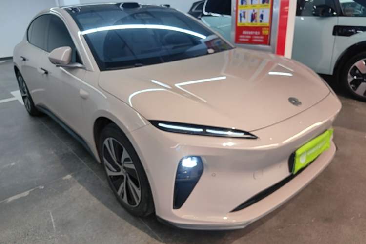 Used Nio ET5 2022 75 kWh Front Right 45 Deg