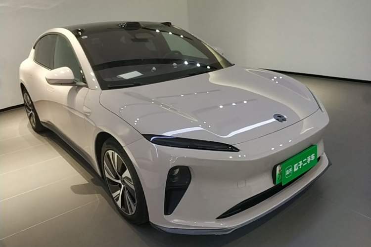 Used Nio ET5 2022 75 kWh Front Right 45 Deg